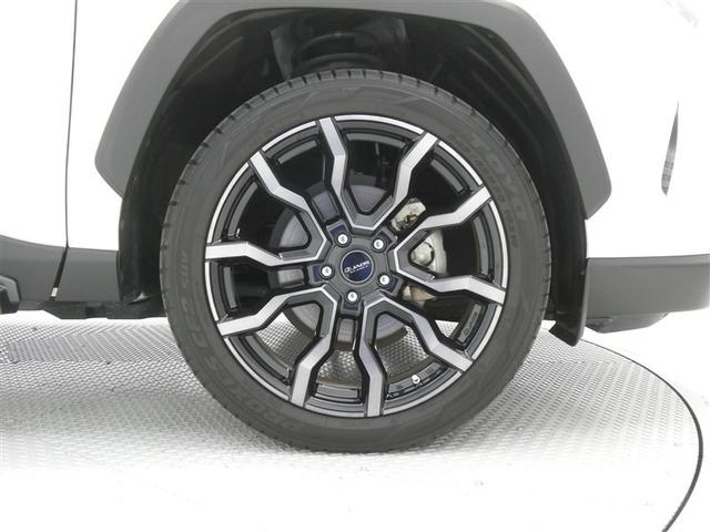 �y�Q�O�C���`�A���~�z�C�[���z�O�ςɃ}�b�`�����^�C���E�A���~�z�C�[���𑕒��I�l�b�c�g���^�Õl�̓��݃T�[�r�X�H��ɂēO��I�ɐ�򂳂ꂽ�^�C���E�A���~�z�C�[���ł���