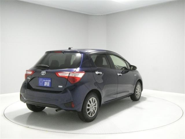 ヴィッツ ＨＶ　Ｆ　セーフ　セーフティセンス　歩行者検知機能追加車　フルセグメモリーナビ　社外アルミホイール　ＥＴＣ　バックモニター　スマートキー　ＣＤ／ＤＶＤ再生付き　シート素材モケット　オートエアコン　ハロゲンライト（3枚目）