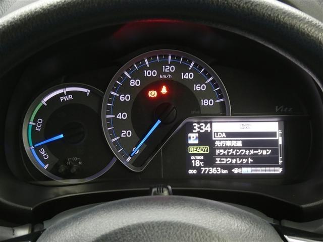 ヴィッツ ＨＶ　Ｆ　セーフ　セーフティセンス　歩行者検知機能追加車　フルセグメモリーナビ　社外アルミホイール　ＥＴＣ　バックモニター　スマートキー　ＣＤ／ＤＶＤ再生付き　シート素材モケット　オートエアコン　ハロゲンライト（5枚目）