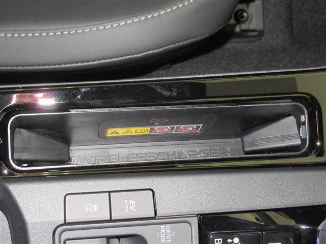 プリウス Ｚ　登録済未使用車　パノラマルーフ　ブラインドスポットモニター　１２．３型ディスプレイオーディオ　パノラミックビューモニター　シートヒーター　シートエアコン　ステアリングヒーター　電動パワーゲート（9枚目）