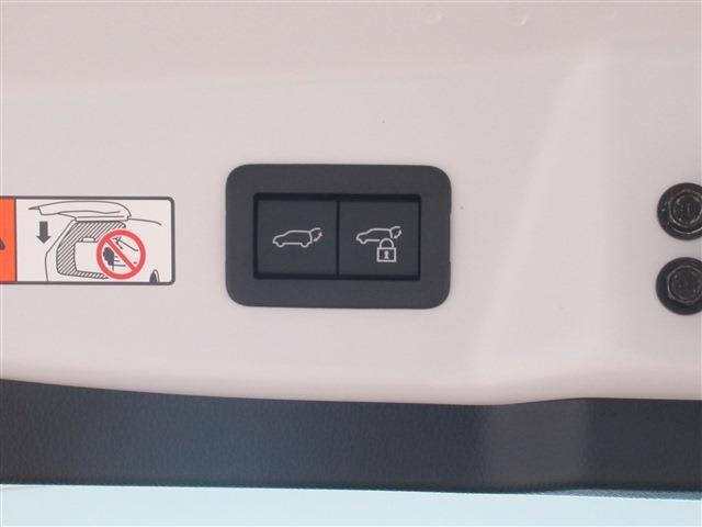 プリウス Ｚ　登録済未使用車　パノラマルーフ　ブラインドスポットモニター　１２．３型ディスプレイオーディオ　パノラミックビューモニター　シートヒーター　シートエアコン　ステアリングヒーター　電動パワーゲート（10枚目）