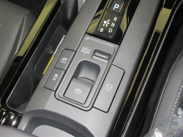 プリウス Ｚ　登録済未使用車　パノラマルーフ　ブラインドスポットモニター　１２．３型ディスプレイオーディオ　パノラミックビューモニター　シートヒーター　シートエアコン　ステアリングヒーター　電動パワーゲート（31枚目）