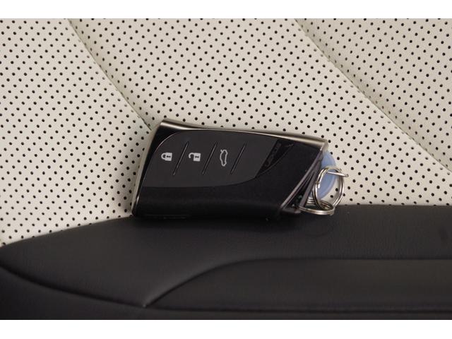 ES ES300h Fスポーツ オレンジブレーキキャリパー+ハンズフリーパワートランクリッド 360°パノラミックビューモニター デジタルインナーミラー 置くだけ充電 ムーンルーフ シートヒーター・クーラー 19インチアルミホイール(30枚目)