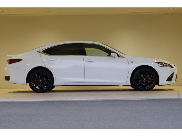 ES ES300h Fスポーツ オレンジブレーキキャリパー+ハンズフリーパワートランクリッド 360°パノラミックビューモニター デジタルインナーミラー 置くだけ充電 ムーンルーフ シートヒーター・クーラー 19インチアルミホイール(44枚目)