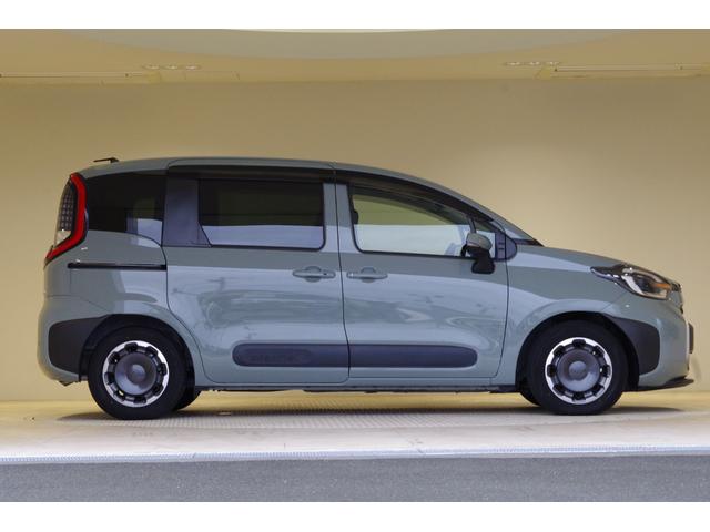 シエンタ ハイブリッドＺ　フルセグＴＶ　ＤＶＤ　アラウンドビューモニター　スーパーＵＶガラス　シートヒーター　ステアリングヒーター　インテリジェントクリアランスソナー　ブラインドスポットモニター　両側パワースライドドア　ＥＴＣ（32枚目）