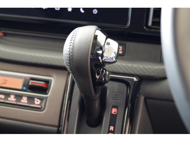 ソリオバンディット ハイブリッドＭＶ　衝突被害軽減ブレーキ　後退時ブレーキサポート　ＬＥＤヘッドライト　１５インチアルミ　両側パワースライドドア　シートヒーター　ヘッドＵＰディスプレイ　９型ワイドナビ　フルセグＴＶ　全方位カメラ　ＥＴＣ（13枚目）