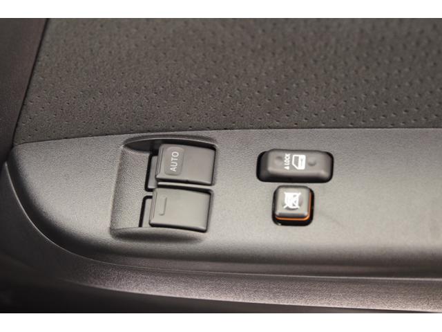 ハイエースバン スーパーＧＬ　４ＷＤ　アースカラーパッケージ　メーカーオプション（アースカラーパッケージ＋寒冷地仕様＋ＬＥＤヘッドランプ＋両側電動パワースライドドア＋助手席エアバッグ＋デジタルインナーミラー＋３６０°パノラミックビューモニター）（12枚目）