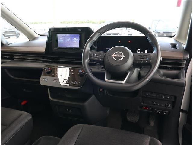 セレナ e-パワー ハイウェイスターV ナビ 全周囲カメラ ETC Bluetooth 両側電動スライドドア プロパイロット LEDヘッドライト クルーズコントロール 衝突被害軽減ブレーキ 障害物センサー 8人乗り(4枚目)