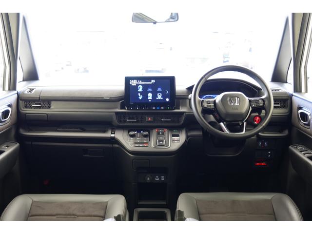 ステップワゴン ｅ：ＨＥＶスパーダ　プレミアムライン　ＬＥＤヘッドライト　１７インチアルミ　パワーテールゲート　両側パワースライドドア　２列目シートヒーター　スマートキー　フルセグＴＶ　１０．１型後席用フリップダウンモニター　全方位カメラ　ＥＴＣ（2枚目）