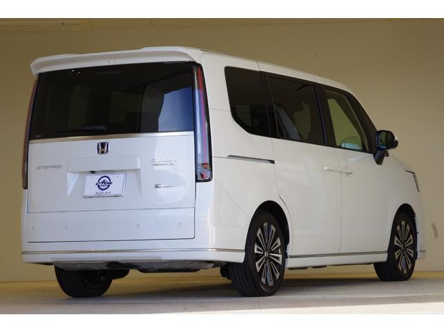 ステップワゴン ｅ：ＨＥＶスパーダ　プレミアムライン　ＬＥＤヘッドライト　１７インチアルミ　パワーテールゲート　両側パワースライドドア　２列目シートヒーター　スマートキー　フルセグＴＶ　１０．１型後席用フリップダウンモニター　全方位カメラ　ＥＴＣ（9枚目）