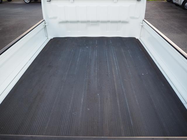 キャリイトラック ＫＣエアコン・パワステ　２ＷＤ　５ＭＴ　ドアバイザー　フロアマット　荷台マット　アッパーメンバーガード　アングルポストプロテクター　走行１．３万ｋｍ　タイヤ４本新品交換　車検整備付　保証付き　グー故障診断済（29枚目）