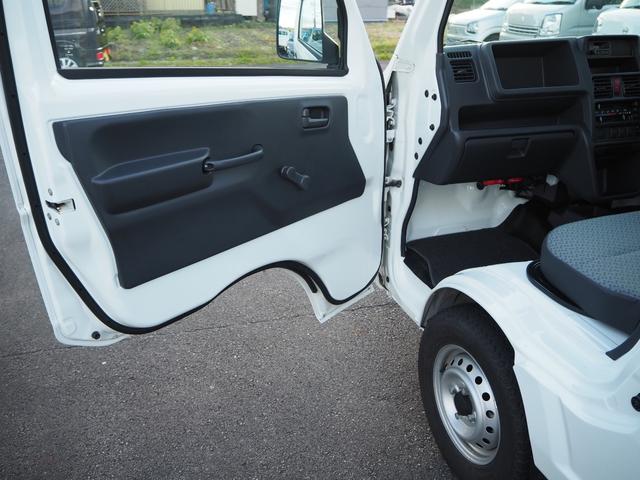 キャリイトラック ＫＣエアコン・パワステ　２ＷＤ　５ＭＴ　ドアバイザー　フロアマット　荷台マット　アッパーメンバーガード　アングルポストプロテクター　走行１．３万ｋｍ　タイヤ４本新品交換　車検整備付　保証付き　グー故障診断済（49枚目）