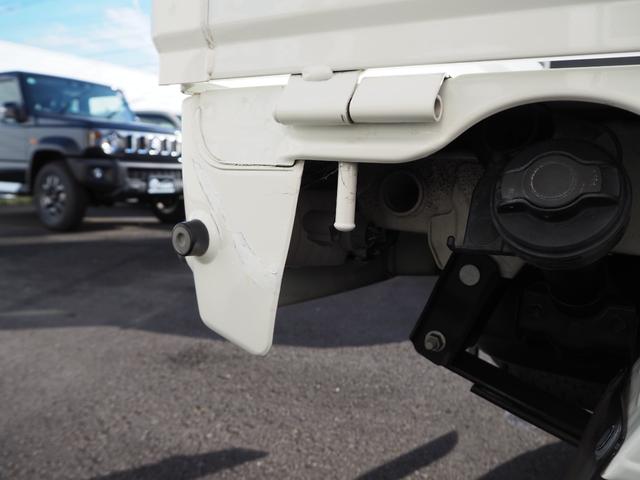 サンバートラック TC 2WD 5MT エアコン パワステ キーレス パワーウィンドウ 荷台作業灯 リヤゲートチェーン ゲートプロテクター CDプレーヤー フロントメッキグリル 車検整備付 修復歴なし 保証付き ワンオーナー(32枚目)