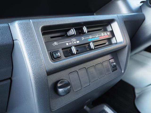 サンバートラック TC 2WD 5MT エアコン パワステ キーレス パワーウィンドウ 荷台作業灯 リヤゲートチェーン ゲートプロテクター CDプレーヤー フロントメッキグリル 車検整備付 修復歴なし 保証付き ワンオーナー(67枚目)