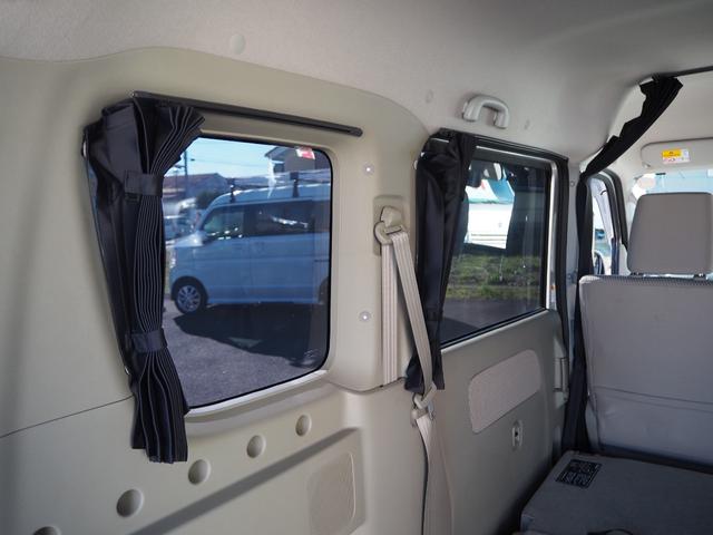 �����A�N�Z�T���[�̃J�[�e��