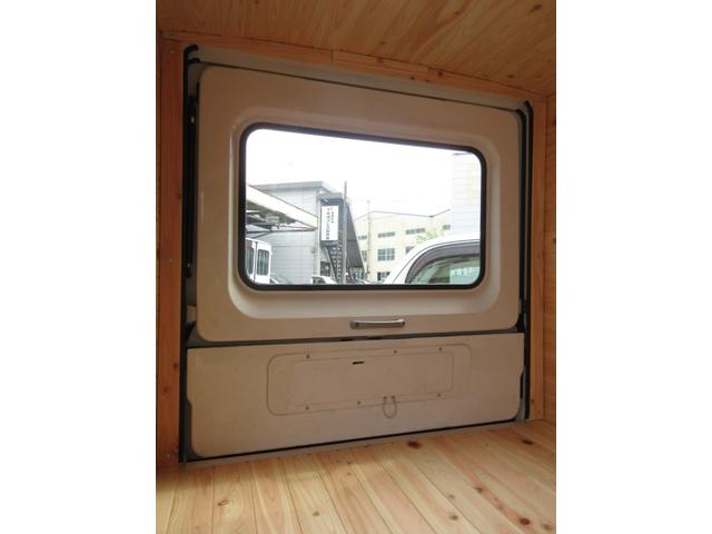 ハイゼットトラック ダイハツ パネルバン ４ｗｄ ｆ５速 エアコン パワステ バックカメラ ｂｌｕｅｔｏｏｔｈオーディオ 室内コンセント タイヤ新品 全塗装 荷室板張り 断熱材入り 車中泊の中古車詳細 中古車検索ならkurutown クルタウン