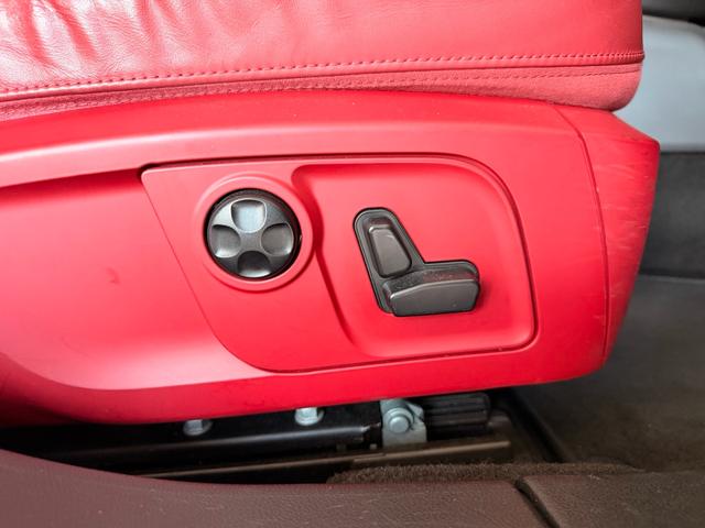 ギブリ Ｓ　赤レザーシート　パワーシート　純正アルミホイール　パドルシフト　純正ナビ　バックカメラ　クルーズコントロール　ステアリングリモコン　ディスチャージヘッドライト　ＥＴＣ（18枚目）