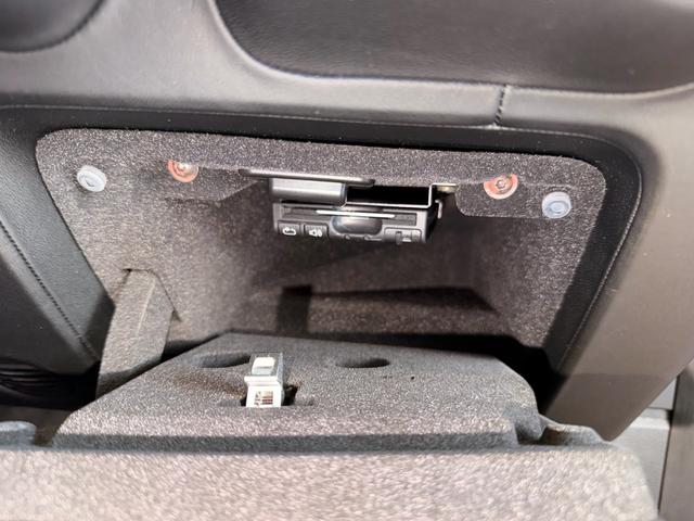 ギブリ Ｓ　赤レザーシート　パワーシート　純正アルミホイール　パドルシフト　純正ナビ　バックカメラ　クルーズコントロール　ステアリングリモコン　ディスチャージヘッドライト　ＥＴＣ（30枚目）