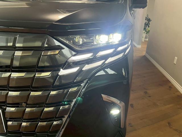 アルファード Ｚ　登録済未使用車　ムーンルーフ　ユニバーサルステップ　純正ナビゲーションシステム＆アラウンドビューモニター　ＥＴＣ（4枚目）