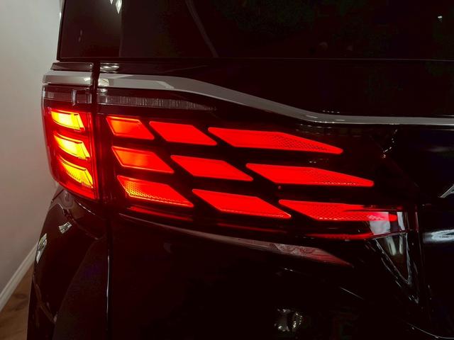 アルファード Ｚ　登録済未使用車　ムーンルーフ　ユニバーサルステップ　純正ナビゲーションシステム＆アラウンドビューモニター　ＥＴＣ（8枚目）