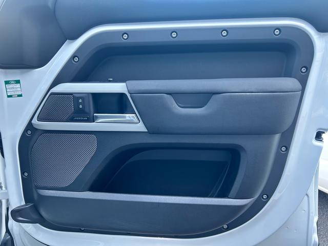 ディフェンダー １１０ＳＥ　１オーナー　禁煙車　車検２年付き　ＡＣＣ　ピビプロナビゲーション　３６０度カメラ　ＥＴＣ　ドライブレコーダー　シートヒーター（30枚目）