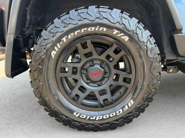 ＦＪクルーザー カラーパッケージ　１７インチＴＲＤホイール　ＢＦＧｏｏｄｒｉｃｈ　ルーフラック　オートクルーズ　ナビ　ＴＶ　Ｂカメラ　Ｂｌｕｅｔｏｏｔｈ　コーナーセンサー　ＲＲＤＩＦＦＬＯＯＫ　Ａ－ＴＲＡＣ　ＵＳＢポート（16枚目）