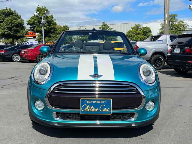 ＭＩＮＩ クーパー　コンバーチブル　クーパー　コンバーチブル（４名）　１６インチＡＷ　　ナビ　ＥＴＣ　バックカメラ　３６０度ドライブレコーダー　Ｂｌｕｅｔｏｏｔｈ　シートヒーター　ボンネットストライプ　ＬＥＤヘッドランプ　　スマートキー（2枚目）