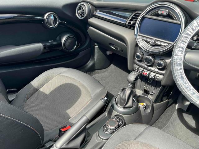 ＭＩＮＩ クーパー　コンバーチブル　クーパー　コンバーチブル（４名）　１６インチＡＷ　　ナビ　ＥＴＣ　バックカメラ　３６０度ドライブレコーダー　Ｂｌｕｅｔｏｏｔｈ　シートヒーター　ボンネットストライプ　ＬＥＤヘッドランプ　　スマートキー（36枚目）