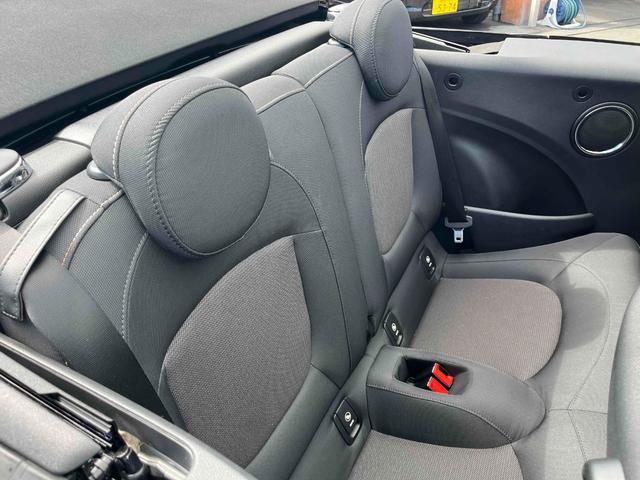ＭＩＮＩ クーパー　コンバーチブル　クーパー　コンバーチブル（４名）　１６インチＡＷ　　ナビ　ＥＴＣ　バックカメラ　３６０度ドライブレコーダー　Ｂｌｕｅｔｏｏｔｈ　シートヒーター　ボンネットストライプ　ＬＥＤヘッドランプ　　スマートキー（40枚目）