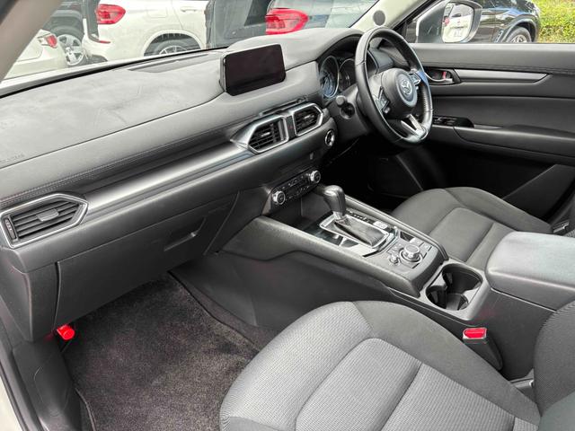 ＣＸ－５ ２０Ｓ　プロアクティブ　純正１９インチＡＷ　ＢＯＳＥサウンド　ナビ　ＴＶ　ＥＴＣ　バックカメラ　サイドカメラ　ＢＴ　ＣＤ／ＤＶＤ　アダプティブクルーズ　コーナーセンサー　ステアリングスイッチ　デュアルエアコン　ＵＳＢポート（27枚目）