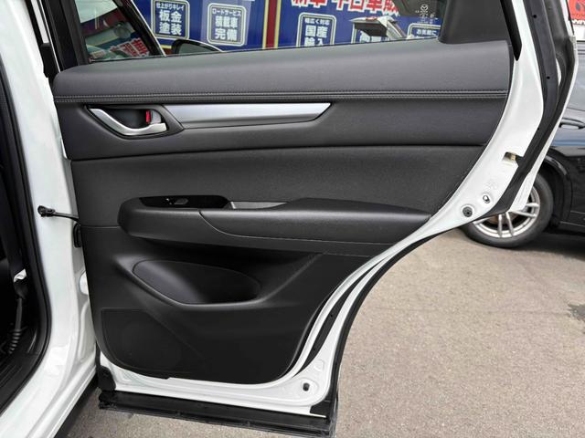 ＣＸ－５ ２０Ｓ　プロアクティブ　純正１９インチＡＷ　ＢＯＳＥサウンド　ナビ　ＴＶ　ＥＴＣ　バックカメラ　サイドカメラ　ＢＴ　ＣＤ／ＤＶＤ　アダプティブクルーズ　コーナーセンサー　ステアリングスイッチ　デュアルエアコン　ＵＳＢポート（56枚目）