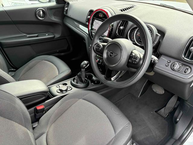 ＭＩＮＩ クロスオーバー　バッキンガム　純正１６インチＡＷ　ルーフレール　ナビ　クルーズコントロール　ＥＴＣ　Ｂｌｕｅｔｏｏｔｈ　ＦＭ／ＡＭ　ステアリングスイッチ　ＬＥＤヘッドランプ／フォグランプ　スマートキー　アイドリングストップ（27枚目）