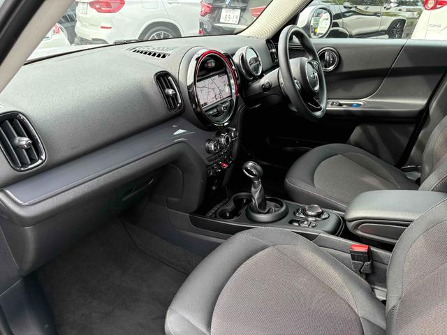 ＭＩＮＩ クロスオーバー　バッキンガム　純正１６インチＡＷ　ルーフレール　ナビ　クルーズコントロール　ＥＴＣ　Ｂｌｕｅｔｏｏｔｈ　ＦＭ／ＡＭ　ステアリングスイッチ　ＬＥＤヘッドランプ／フォグランプ　スマートキー　アイドリングストップ（30枚目）