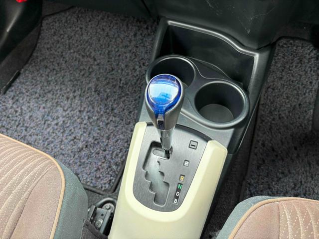 アクア G 車検令和9年2月 ETC スマートキー 15インチAW LEDランプ EVモード エコモード オートエアコン オートライト 電動格納ミラー クリーニング済み(40枚目)