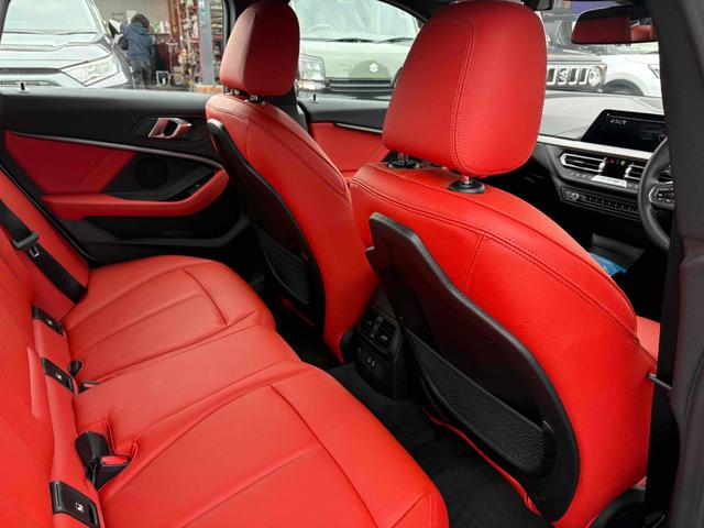 2シリーズ 218iグランクーペ Mスポーツ Mスポーツ サンルーフ 赤革シート アダプティブクルーズ カープレイ 18インチAW ナビ ETC Bカメラ コーナーセンサー F/Rドラレコ Bluetooth パワーシート(32枚目)