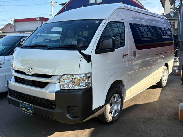 ハイエースコミューター スーパーロングＧＬ　登録済み未使用車　保証継承可　ＬＥＤヘッドランプ　パワースライドドア　パノラミックビューモニター　デジタルインナーミラー　ＳＲＳエアバック（3枚目）
