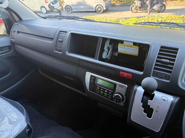 ハイエースコミューター スーパーロングＧＬ　登録済み未使用車　保証継承可　ＬＥＤヘッドランプ　パワースライドドア　パノラミックビューモニター　デジタルインナーミラー　ＳＲＳエアバック（11枚目）