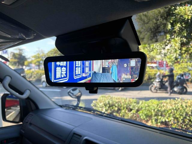 ハイエースコミューター スーパーロングＧＬ　登録済み未使用車　保証継承可　ＬＥＤヘッドランプ　パワースライドドア　パノラミックビューモニター　デジタルインナーミラー　ＳＲＳエアバック（19枚目）