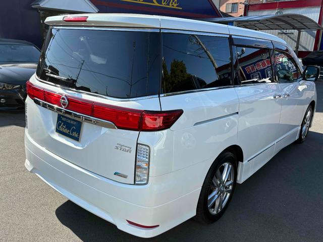 エルグランド ２５０ハイウェイスター　両側パワースライドドア　ナビ　後席モニター　ＴＶ　ＥＴＣ　Ｂカメラ　ＣＤ／ＤＶＤ　純正１８インチＡＷ　オットマン　オートライト　フォグランプ　スマートキー（5枚目）