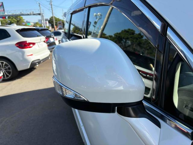 エルグランド ２５０ハイウェイスター　両側パワースライドドア　ナビ　後席モニター　ＴＶ　ＥＴＣ　Ｂカメラ　ＣＤ／ＤＶＤ　純正１８インチＡＷ　オットマン　オートライト　フォグランプ　スマートキー（16枚目）