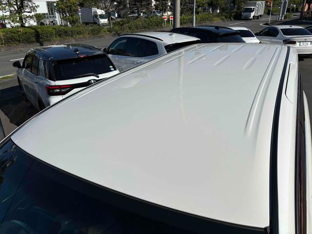 エルグランド ２５０ハイウェイスター　両側パワースライドドア　ナビ　後席モニター　ＴＶ　ＥＴＣ　Ｂカメラ　ＣＤ／ＤＶＤ　純正１８インチＡＷ　オットマン　オートライト　フォグランプ　スマートキー（18枚目）