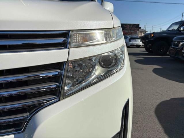 エルグランド ２５０ハイウェイスター　両側パワースライドドア　ナビ　後席モニター　ＴＶ　ＥＴＣ　Ｂカメラ　ＣＤ／ＤＶＤ　純正１８インチＡＷ　オットマン　オートライト　フォグランプ　スマートキー（20枚目）