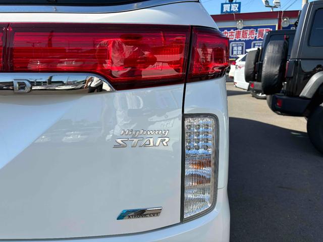 エルグランド ２５０ハイウェイスター　両側パワースライドドア　ナビ　後席モニター　ＴＶ　ＥＴＣ　Ｂカメラ　ＣＤ／ＤＶＤ　純正１８インチＡＷ　オットマン　オートライト　フォグランプ　スマートキー（22枚目）