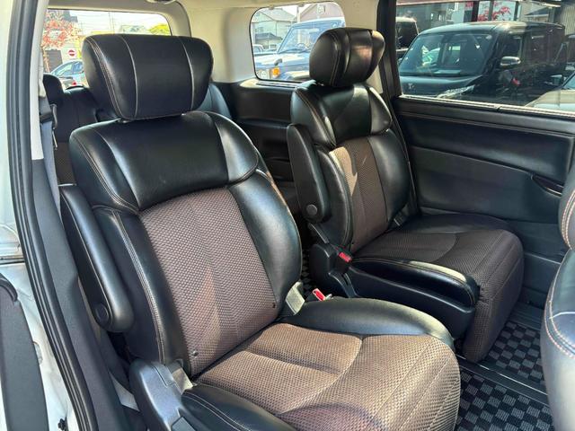 エルグランド ２５０ハイウェイスター　両側パワースライドドア　ナビ　後席モニター　ＴＶ　ＥＴＣ　Ｂカメラ　ＣＤ／ＤＶＤ　純正１８インチＡＷ　オットマン　オートライト　フォグランプ　スマートキー（36枚目）