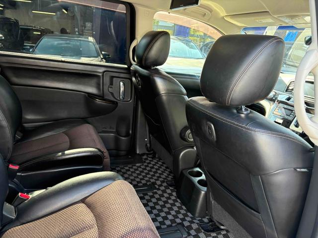 エルグランド ２５０ハイウェイスター　両側パワースライドドア　ナビ　後席モニター　ＴＶ　ＥＴＣ　Ｂカメラ　ＣＤ／ＤＶＤ　純正１８インチＡＷ　オットマン　オートライト　フォグランプ　スマートキー（37枚目）