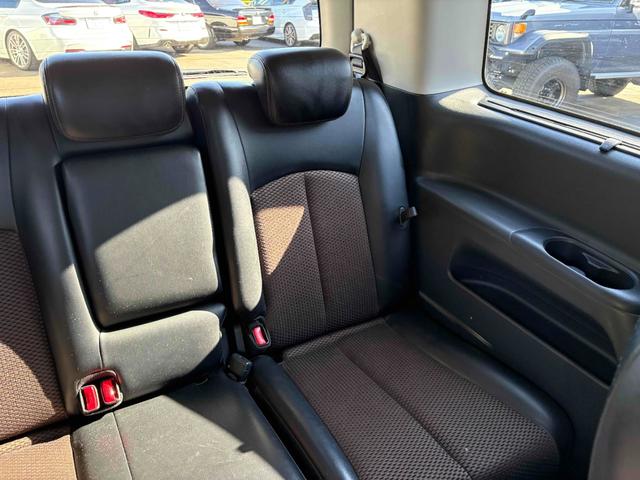 エルグランド ２５０ハイウェイスター　両側パワースライドドア　ナビ　後席モニター　ＴＶ　ＥＴＣ　Ｂカメラ　ＣＤ／ＤＶＤ　純正１８インチＡＷ　オットマン　オートライト　フォグランプ　スマートキー（38枚目）