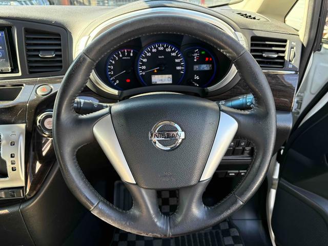 エルグランド ２５０ハイウェイスター　両側パワースライドドア　ナビ　後席モニター　ＴＶ　ＥＴＣ　Ｂカメラ　ＣＤ／ＤＶＤ　純正１８インチＡＷ　オットマン　オートライト　フォグランプ　スマートキー（41枚目）