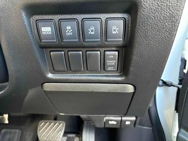 エルグランド ２５０ハイウェイスター　両側パワースライドドア　ナビ　後席モニター　ＴＶ　ＥＴＣ　Ｂカメラ　ＣＤ／ＤＶＤ　純正１８インチＡＷ　オットマン　オートライト　フォグランプ　スマートキー（43枚目）