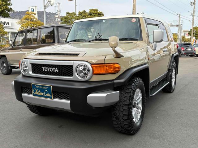 ＦＪクルーザー ベースグレード　社外１７インチＡＷ　サイドステップ　背面タイヤ　ナビ　ＴＶ　ＥＴＣ　Ｂカメラ　Ｂｌｕｅｔｏｏｔｈ　パーキングソナー　キーレス　ステアリングスイッチ（3枚目）