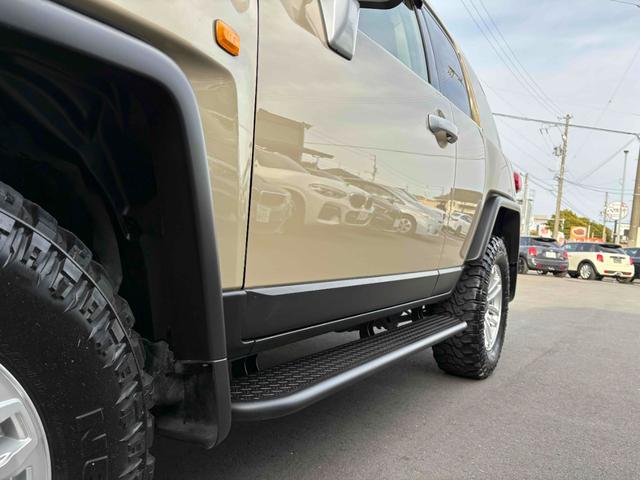 ＦＪクルーザー ベースグレード　社外１７インチＡＷ　サイドステップ　背面タイヤ　ナビ　ＴＶ　ＥＴＣ　Ｂカメラ　Ｂｌｕｅｔｏｏｔｈ　パーキングソナー　キーレス　ステアリングスイッチ（14枚目）